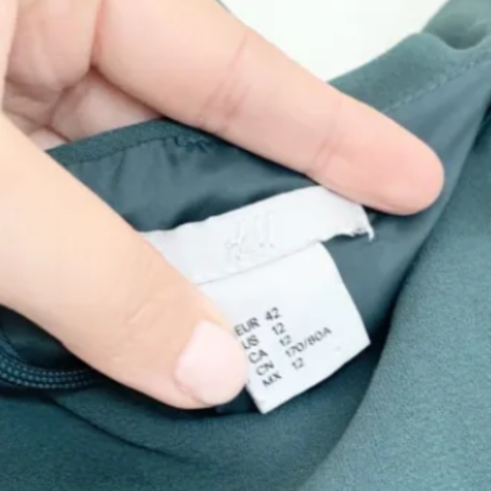 H&M size 12 emerald green jumpsuit. Gorgeous jumpsuit in great condition!